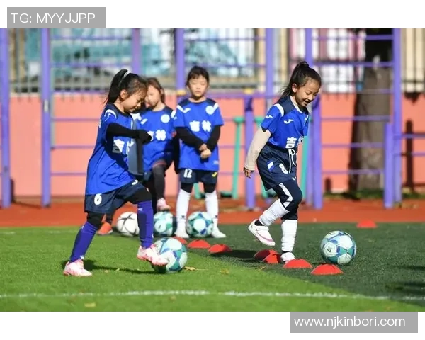 退役足球明星的孩子们在绿茵场上展现天赋与激情的成长之路